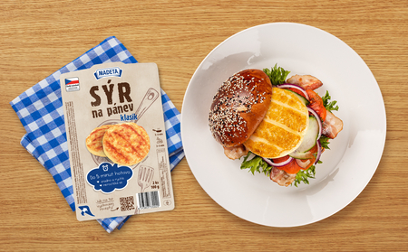 Burger se sýrem na pánev