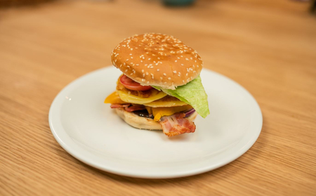 Cheeseburger se Sýrem na pánev