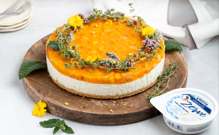 Cheesecake s meruňkami a tymi&aacute;nem