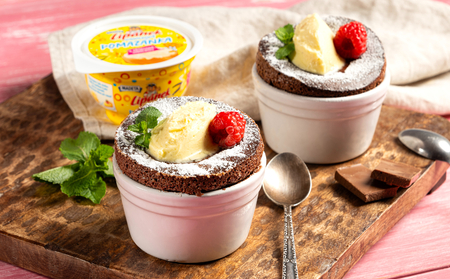 Čokoládové suflé se sladkou pomazánkou Lipánek