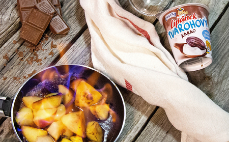 Flambované ovoce s Lipánkem TVAROHOVÝM