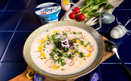 Kr&eacute;mov&aacute; ředkvičkov&aacute; pol&eacute;vka s Jihočesk&yacute;m cottagem