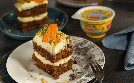 Mrkvový dort s pomazánkou Lipánek