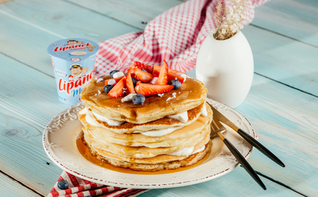 Ovocné pancakes s Lipánkem a javorovým sirupem