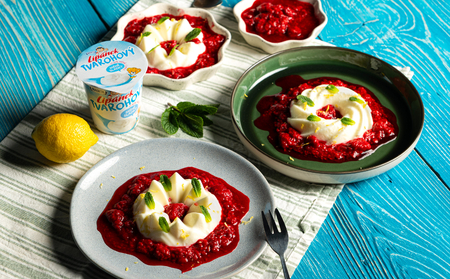 Panna cotta s tvarohovým Lipánkem a jahodami