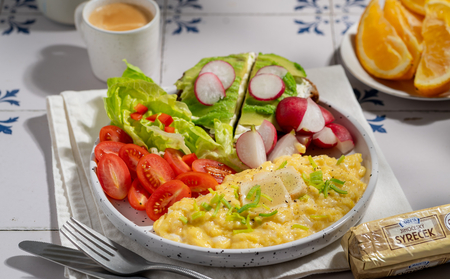 Syrečkov&aacute; sn&iacute;daně pln&aacute; b&iacute;lkovin