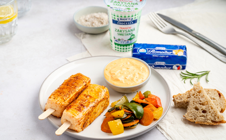 Sýrové špízy s dipem z ajvaru