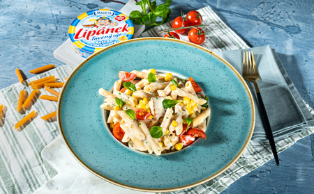 Těstoviny se zeleninou a omáčkou z taveného sýra Lipánek