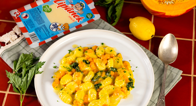 Bramborové gnocchi s dýní, sýrem Lipánek a kopřivami