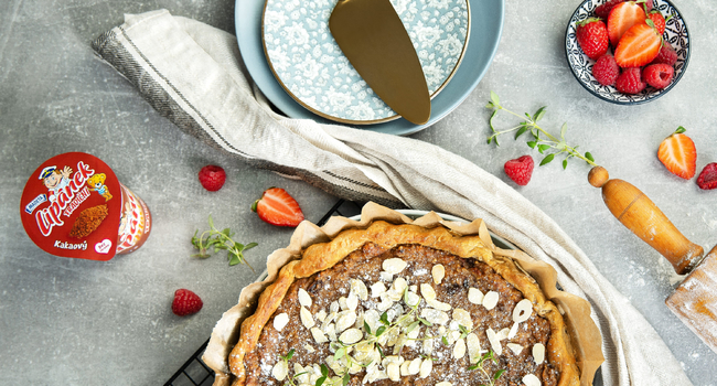 Bramborov&yacute; kol&aacute;č s ořechovou n&aacute;pln&iacute; a Lip&aacute;nkem