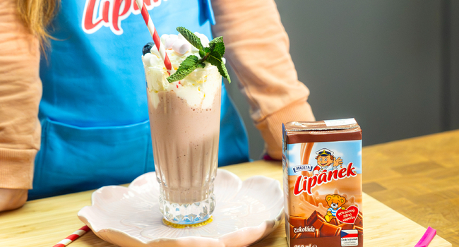 Jahodovo-čokoládový koktejl se sladkým mlíčkem Lipánek