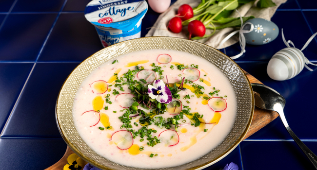 Kr&eacute;mov&aacute; ředkvičkov&aacute; pol&eacute;vka s Jihočesk&yacute;m cottagem