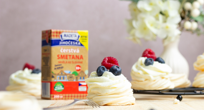 Mini Pavlova s Jihočeskou čerstvou smetanou