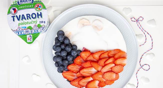 Ovocný dort v barvách trikolory