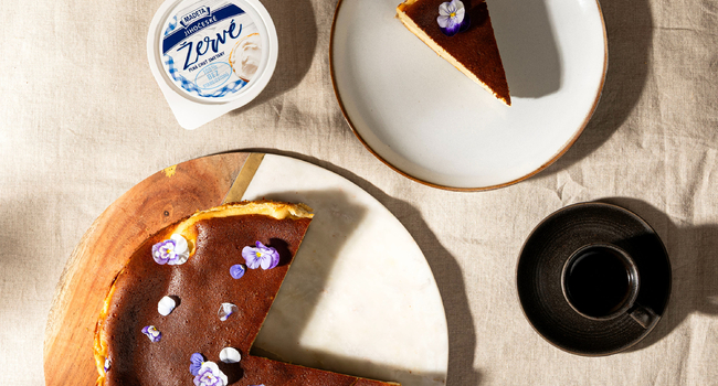 Pistáciový baskický cheesecake s Jihočeským žervé