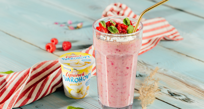 Smoothie s třešněmi, jahodami, banány a Lipánkem