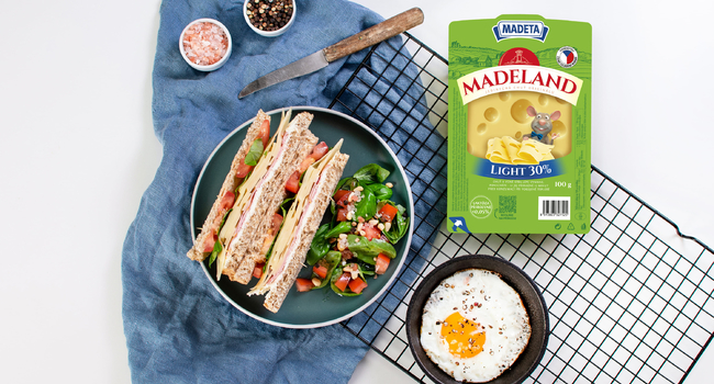 Toasty s Madelandem a zeleninovým salátkem