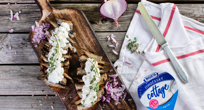 Topinky se sardinkami a Jihočeským cottagem