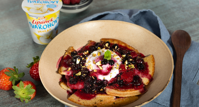 Trhanec s hork&yacute;mi malinami a Tvarohov&yacute;m Lip&aacute;nkem