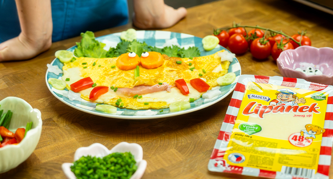 Vaječn&aacute; omeleta se s&yacute;rem Lip&aacute;nek