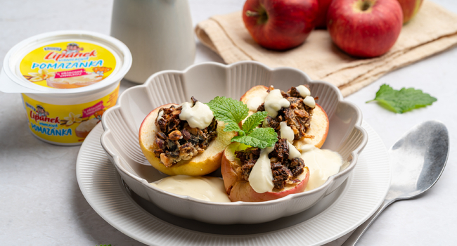 Vanilková zapečená jablka s ořechy a datlemi