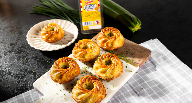 Zapečen&eacute; mini muffiny se s&yacute;rem Lip&aacute;nek Zlať&aacute;ček