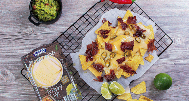 Zapečené nachos s Tylžským sýrem a guacamole