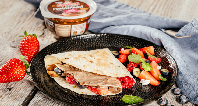 Zapečené tortilly s ovocem a sladkou pomazánkou od Lipánka