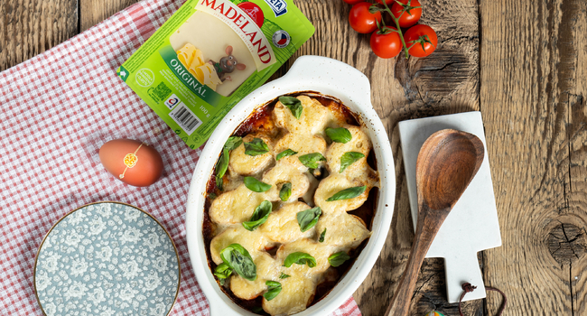 Zapečen&eacute; zeleninov&eacute; rag&uacute; s krutony a s&yacute;rem Madeland