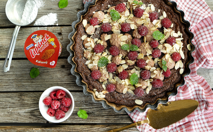 Čokoládový bezlepkový koláč s malinami a Lipánkem