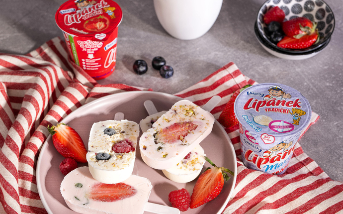 Lipánkova zmrzlina s čerstvým ovocem a ořechy