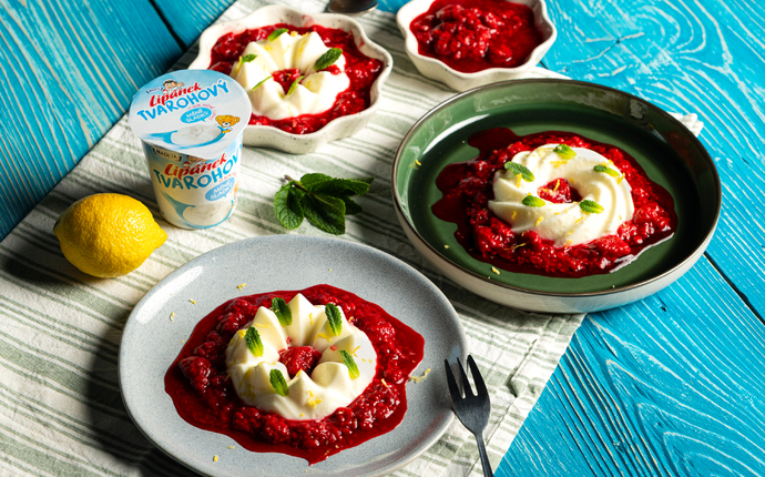 Panna cotta s tvarohovým Lipánkem a jahodami
