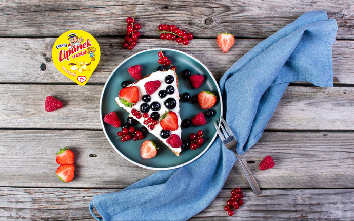 Piškotový dort s ovocem a Lipánkem