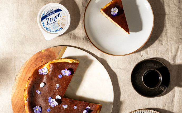 Pistáciový baskický cheesecake s Jihočeským žervé