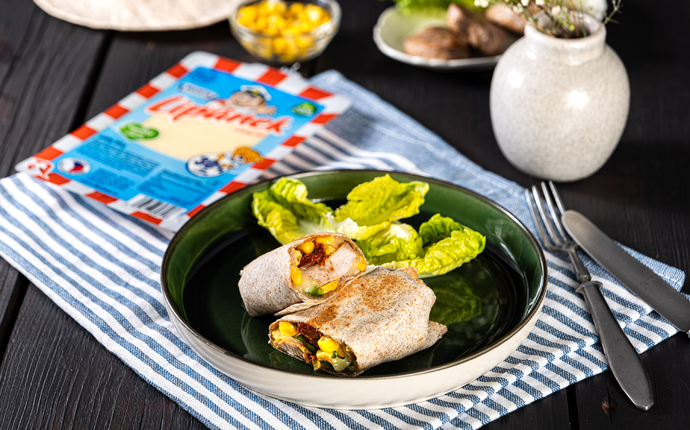 Wrap se sýrem Lipánek, pečenou panenkou a sušenými rajčaty