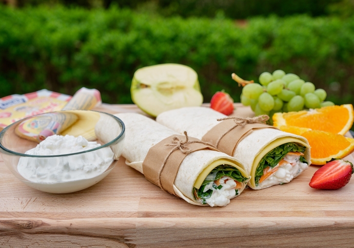 Kliknutím zvětšíte Wrap s Jihočeským cottage a plátkovým sýrem Lipánek