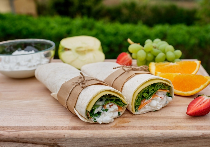 Kliknutím zvětšíte Wrap s Jihočeským cottage a plátkovým sýrem Lipánek