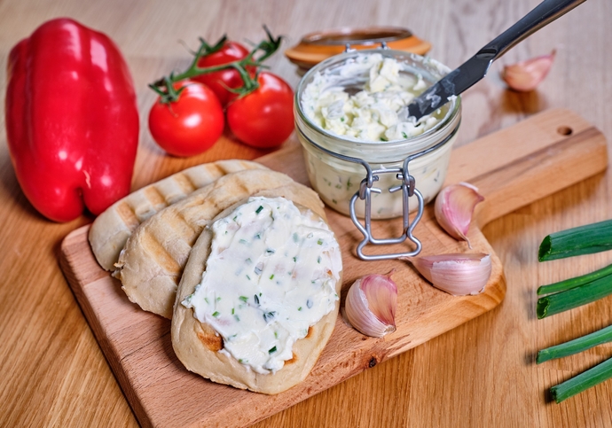 Pomazánka z Pomazánkového s jarní cibulkou