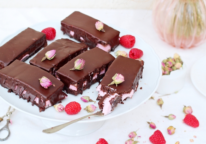 ruzove-rezy-s-cottage-kremem-2